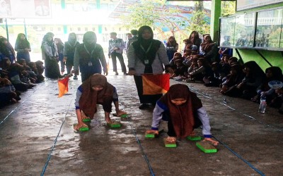 MTsN 2 HST Gelar Class Meeting Permainan Tradisional